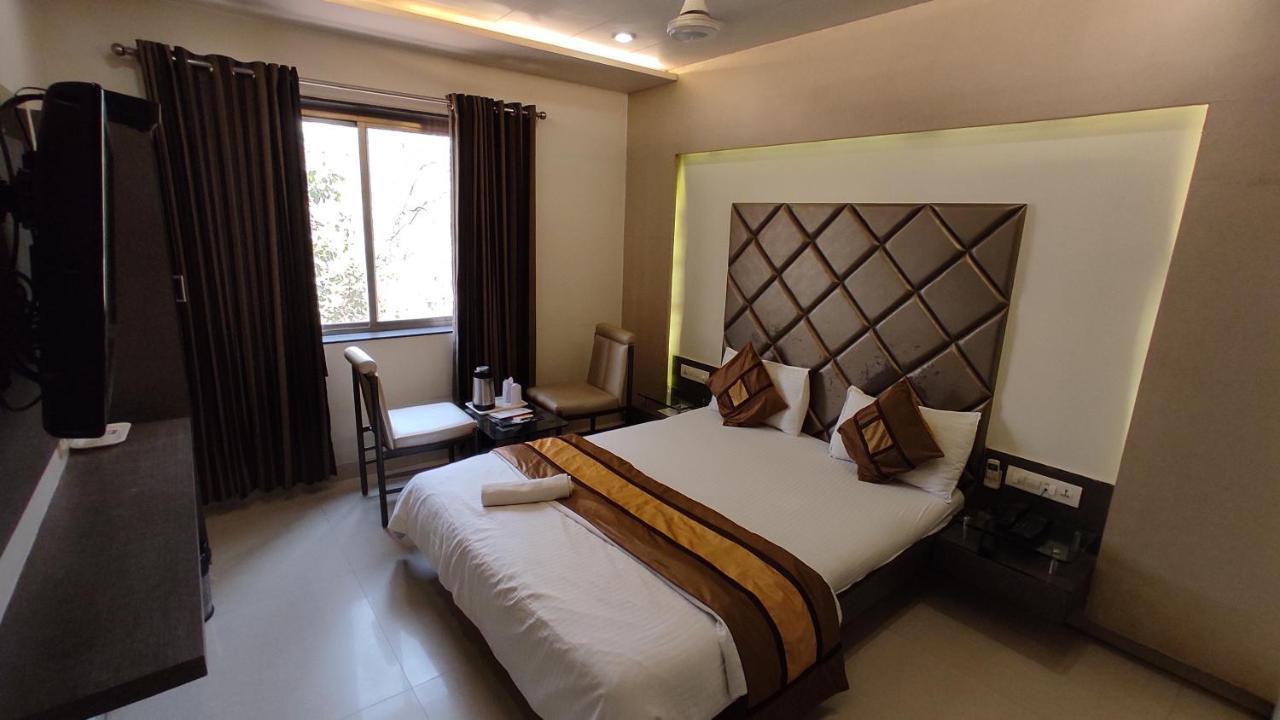 Hotel Flair Inn Ahmedabad Bagian luar foto