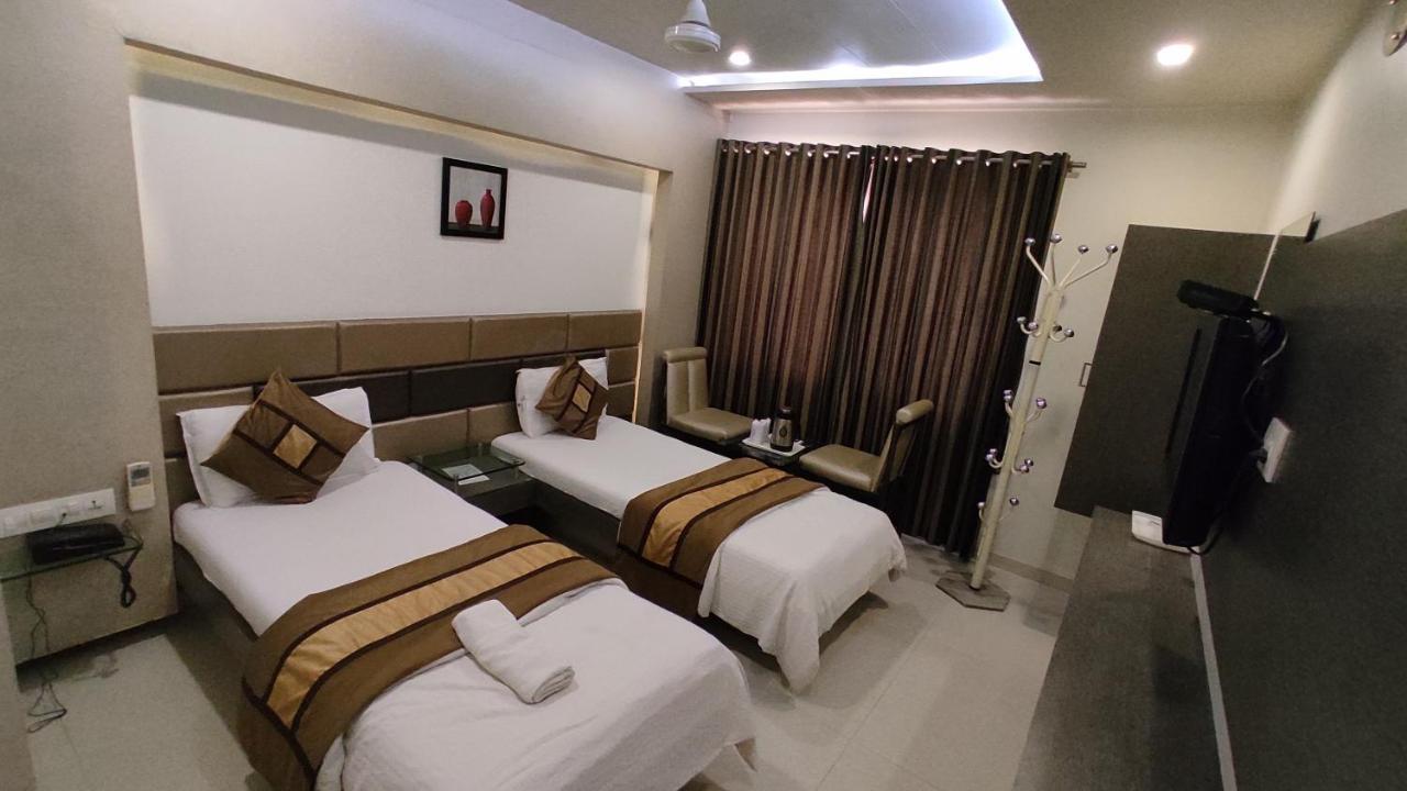 Hotel Flair Inn Ahmedabad Bagian luar foto