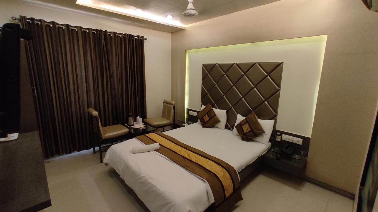 Hotel Flair Inn Ahmedabad Bagian luar foto