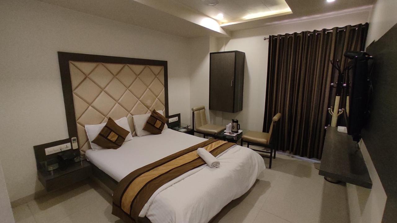 Hotel Flair Inn Ahmedabad Bagian luar foto