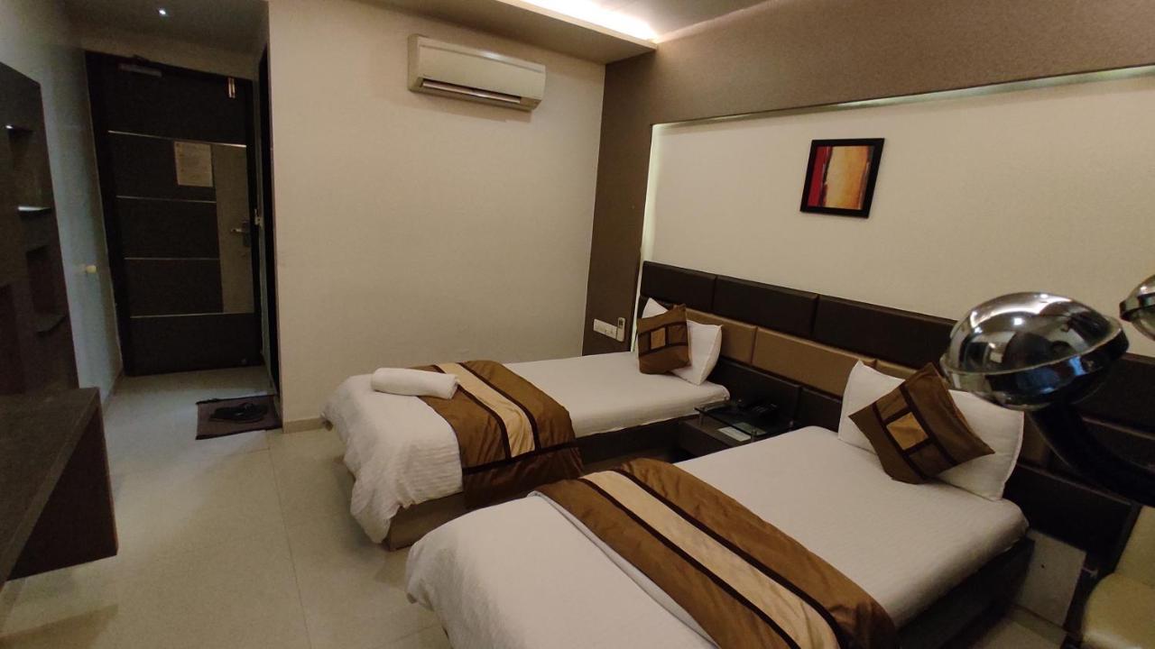 Hotel Flair Inn Ahmedabad Bagian luar foto