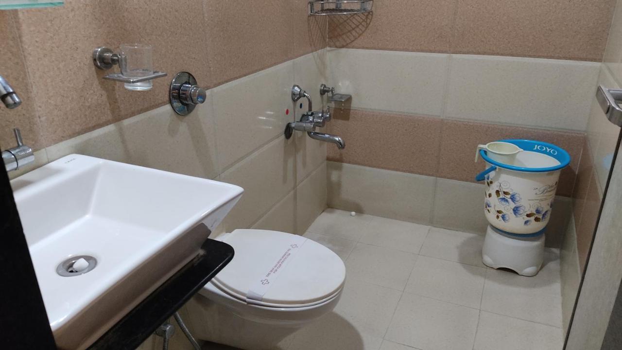 Hotel Flair Inn Ahmedabad Bagian luar foto