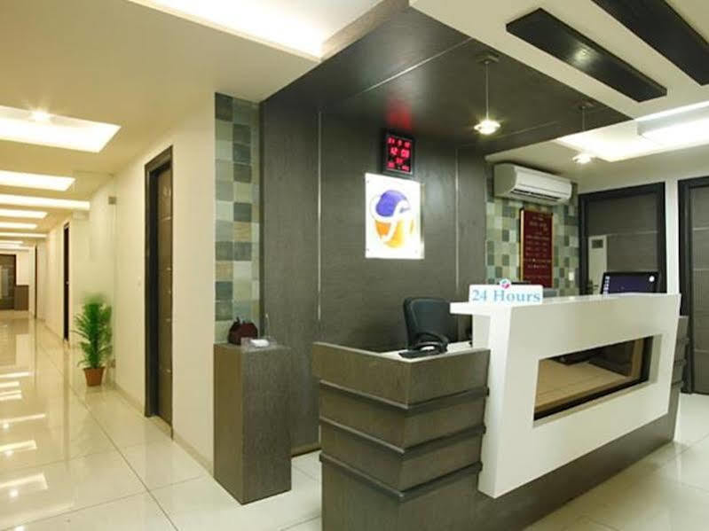 Hotel Flair Inn Ahmedabad Bagian luar foto