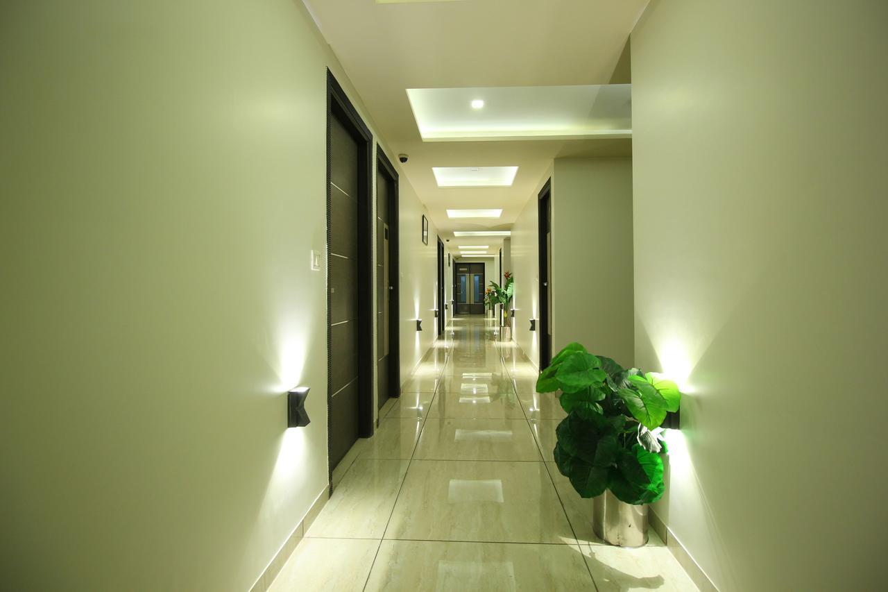 Hotel Flair Inn Ahmedabad Bagian luar foto