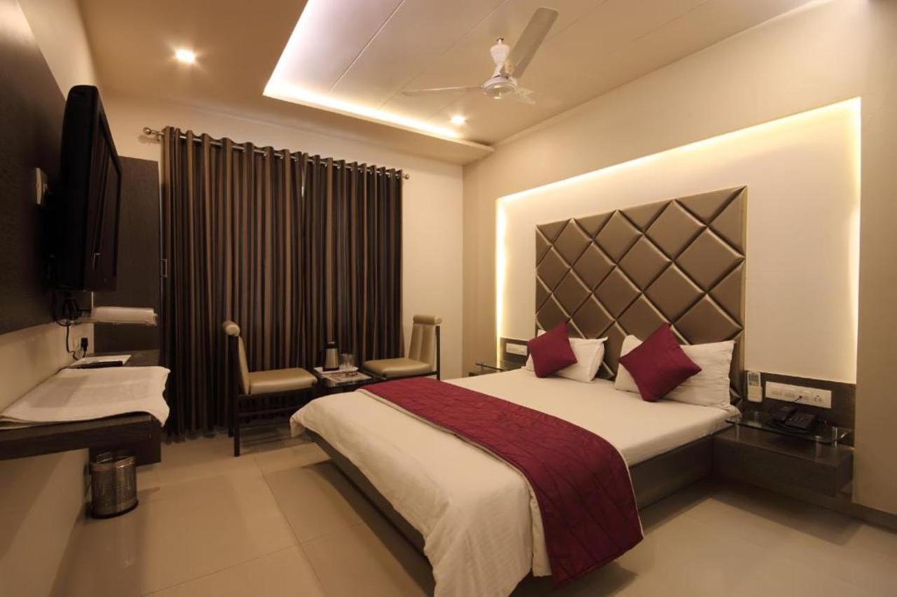 Hotel Flair Inn Ahmedabad Bagian luar foto