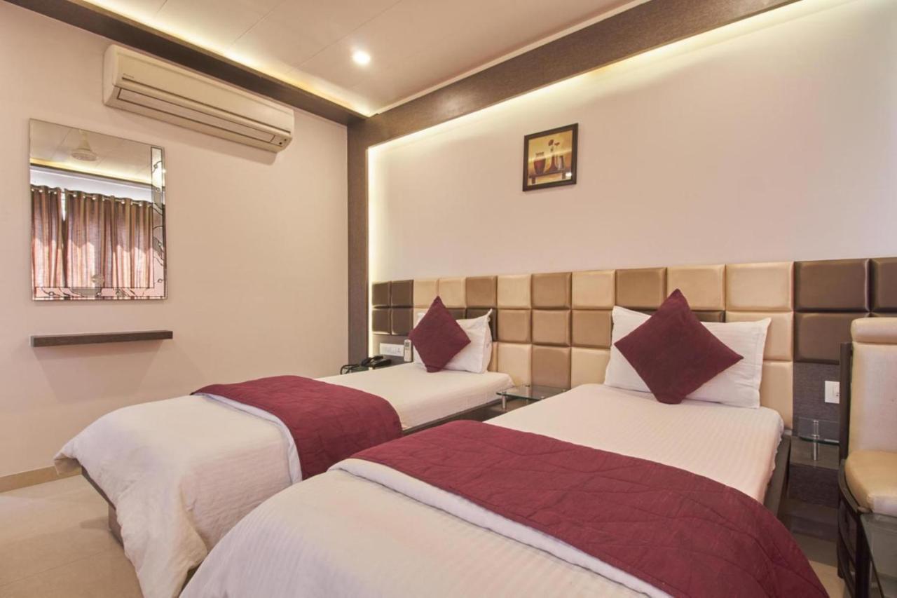 Hotel Flair Inn Ahmedabad Bagian luar foto