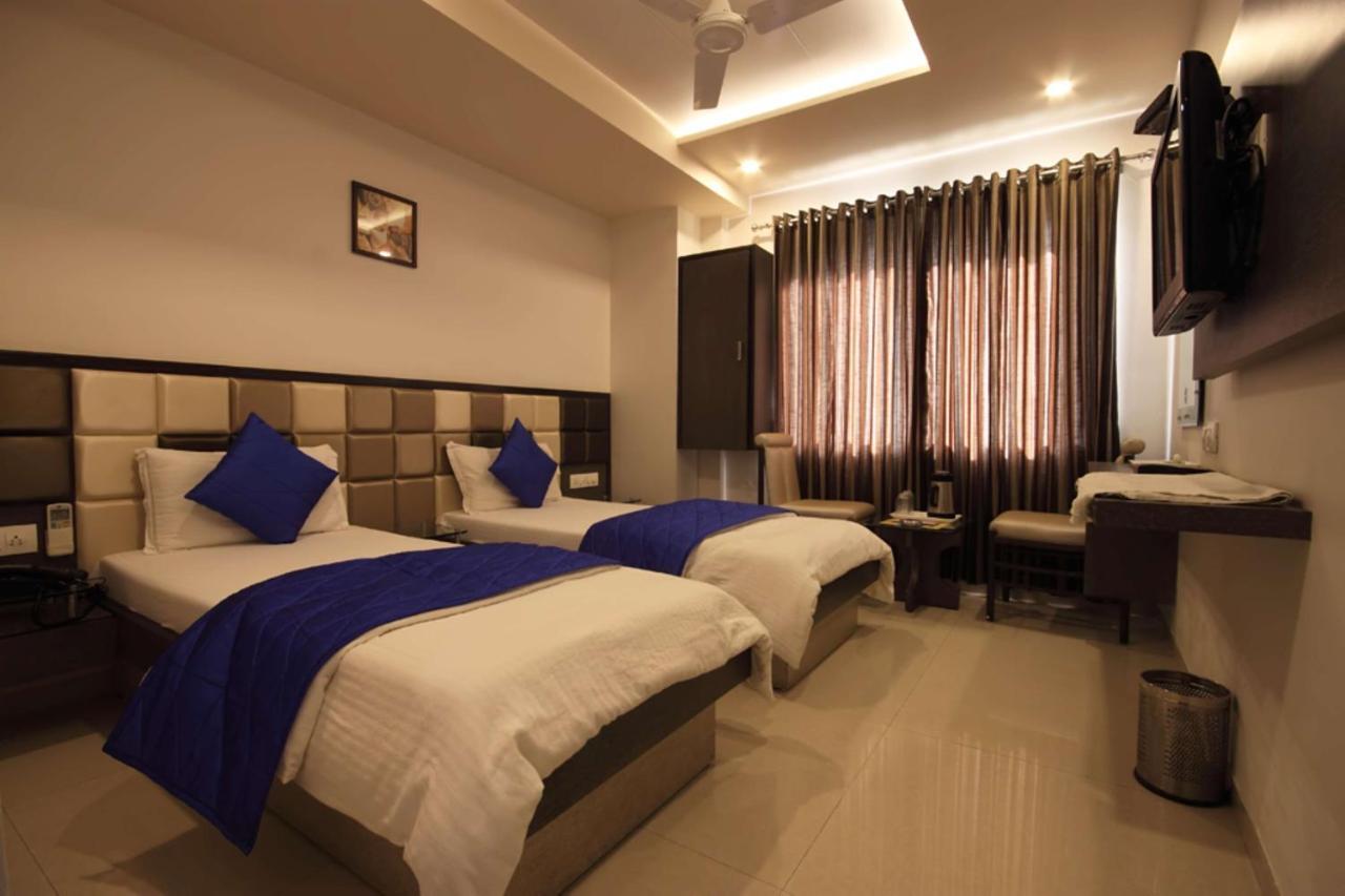 Hotel Flair Inn Ahmedabad Bagian luar foto