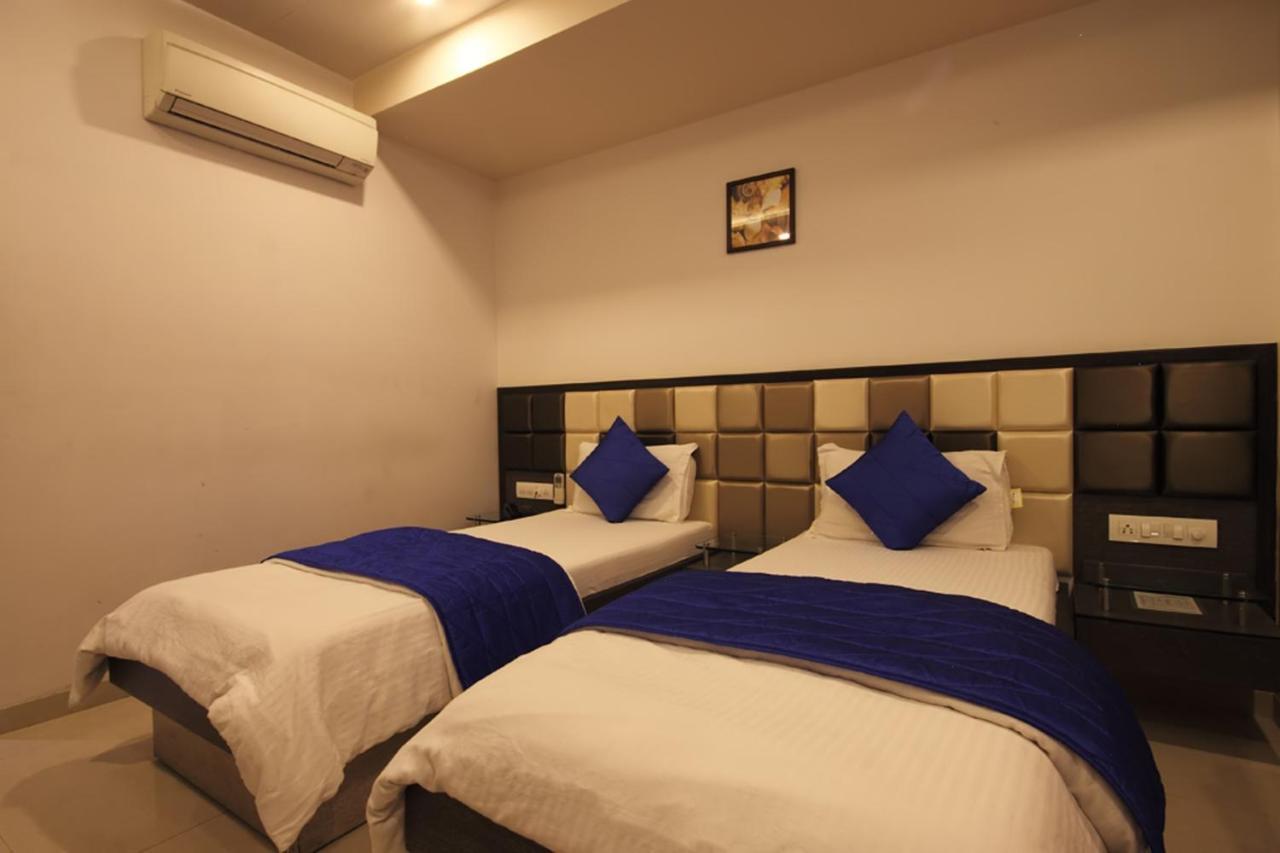 Hotel Flair Inn Ahmedabad Bagian luar foto