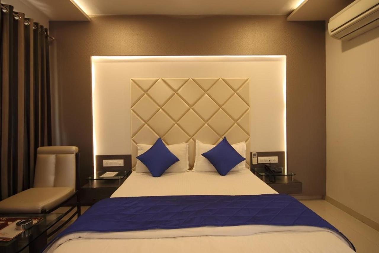 Hotel Flair Inn Ahmedabad Bagian luar foto