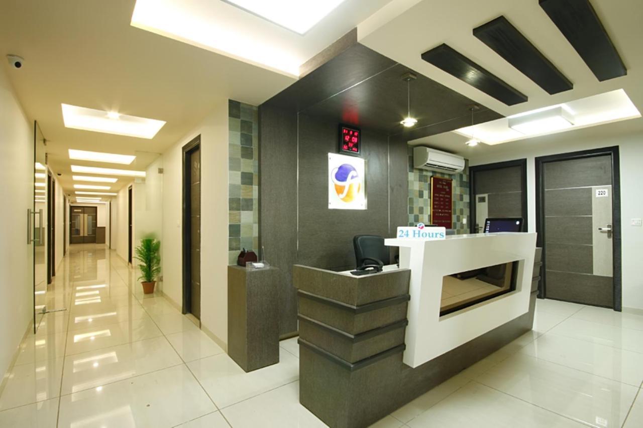 Hotel Flair Inn Ahmedabad Bagian luar foto