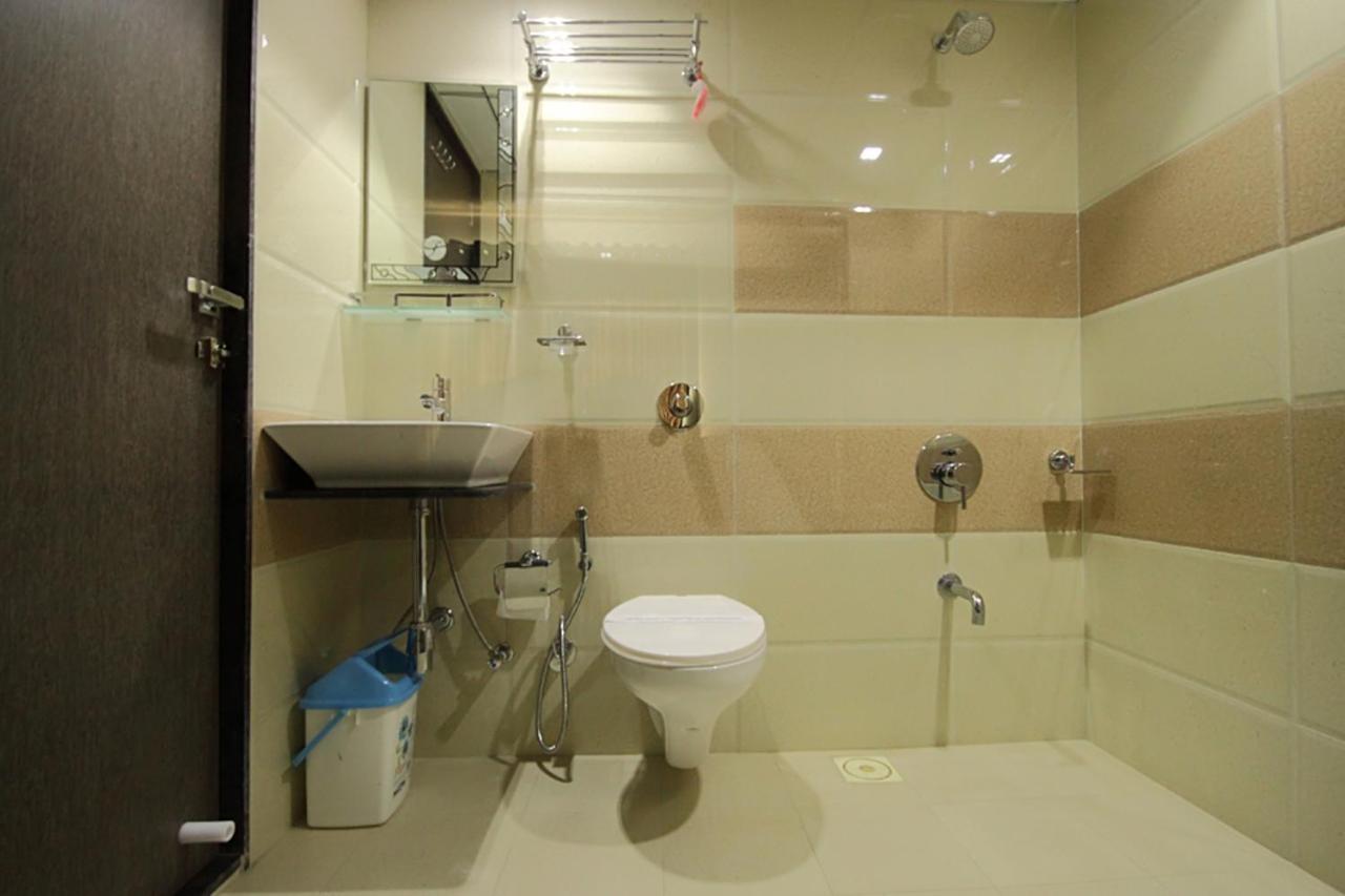 Hotel Flair Inn Ahmedabad Bagian luar foto