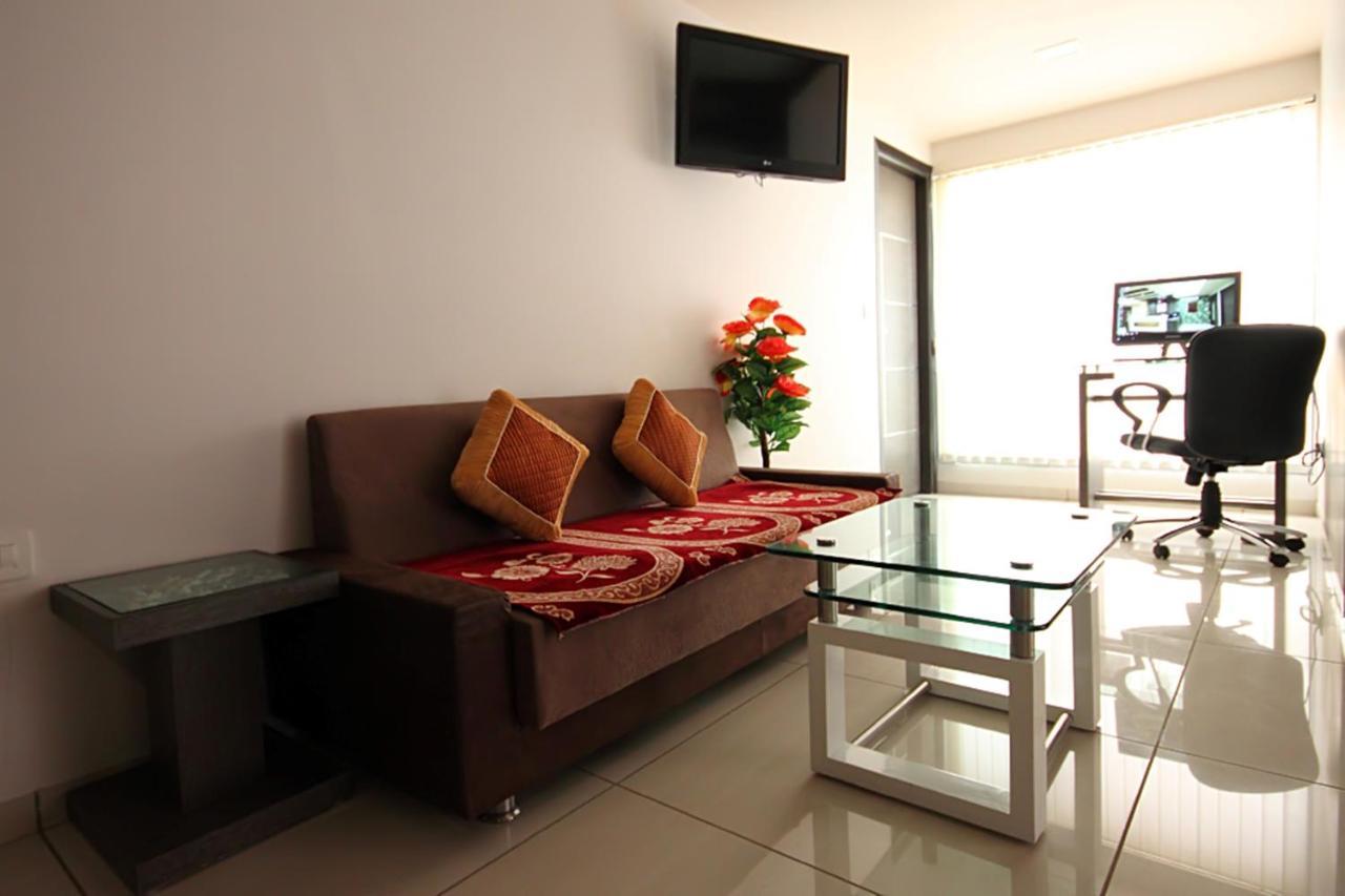 Hotel Flair Inn Ahmedabad Bagian luar foto